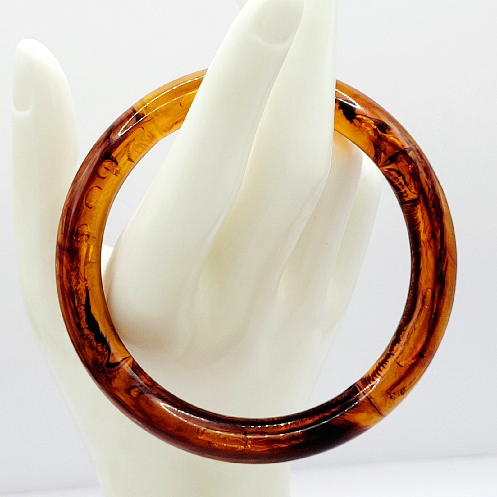 Classic Retro Faux T Shell Acrylic Bangle Bracelet Vintage 1980s with Bubbles