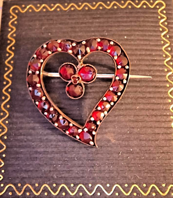 ANTIQUE VICTORIAN GF WITCHES HEART TREFOIL PIN c1890’S