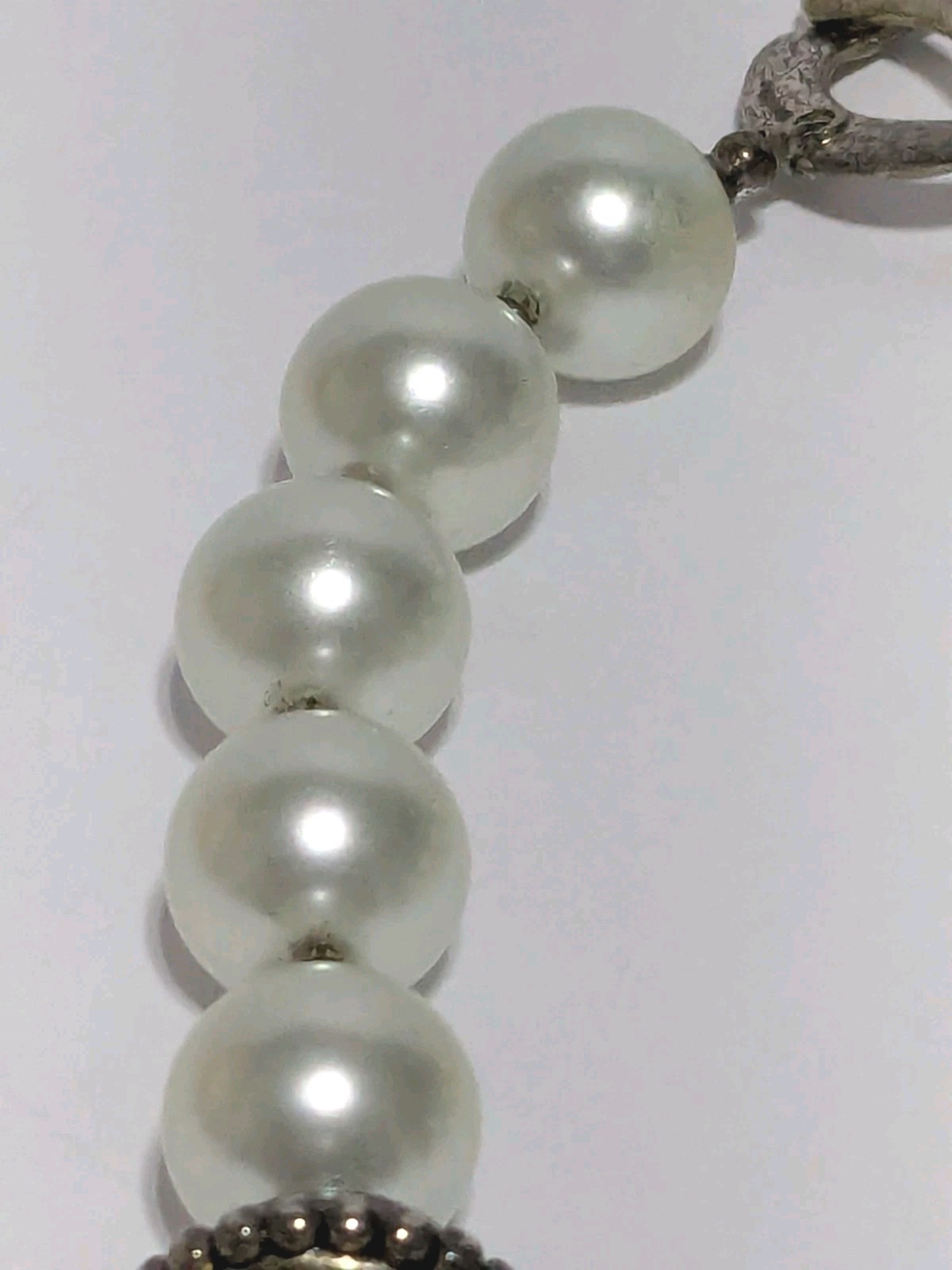 Vintage Chunky Silver Tone Etched Metal & White Glass Round Beaded Necklace 18″