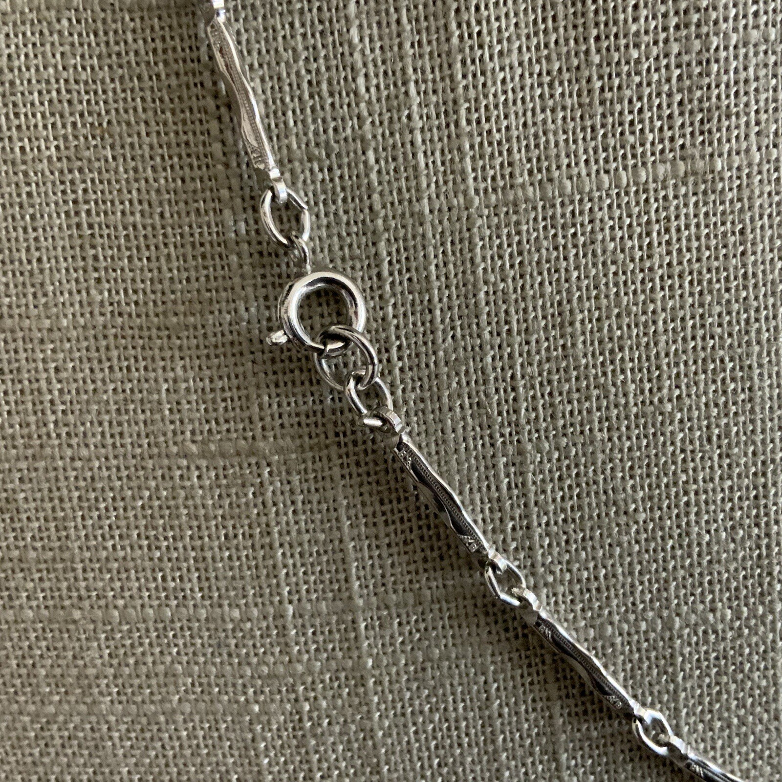 Vintage 70s etched textured bar link chain in silver tone metal