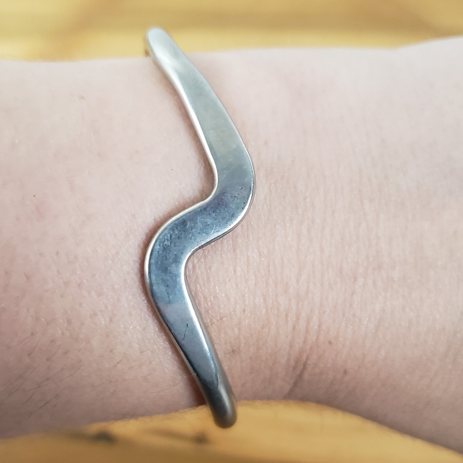 Zig Zag Cuff Bracelet Modernist Silver Tone Sleek 6.5″ Abstract Wave