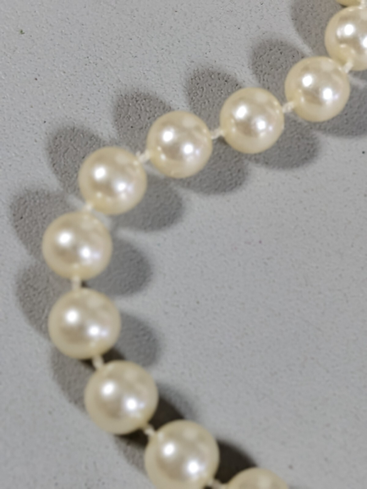 Vintage Ivory Color Faux Pearl Acrylic 8mm Beaded Necklace 17.5 in