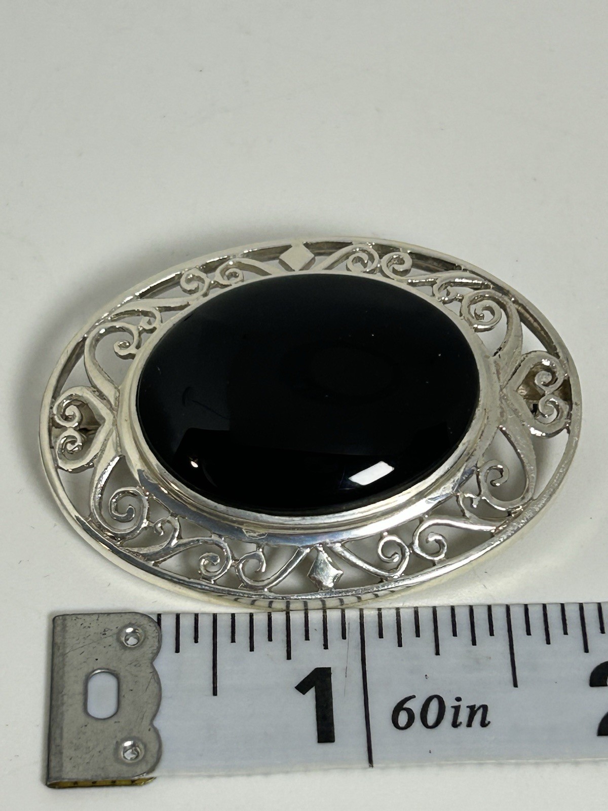 ENGLAND SILVER 825 BROOCH PIN BLACK ONYX SIGNED ND FILIGREE VINTAGE 1970s
