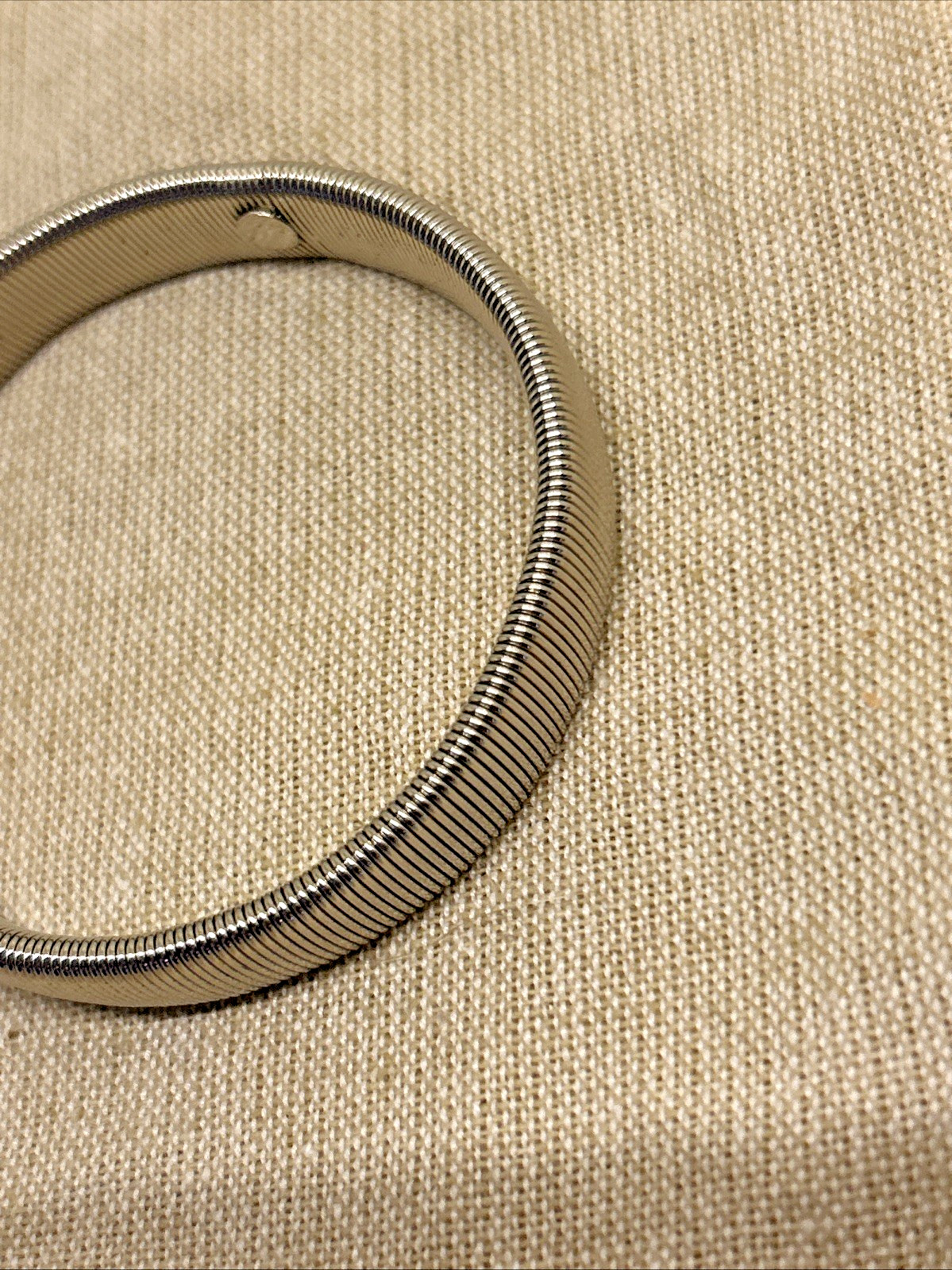 Vintage Silver Tone Metal Slinky Expansion Bracelet Stretch Spring Coil 7 3/4 In