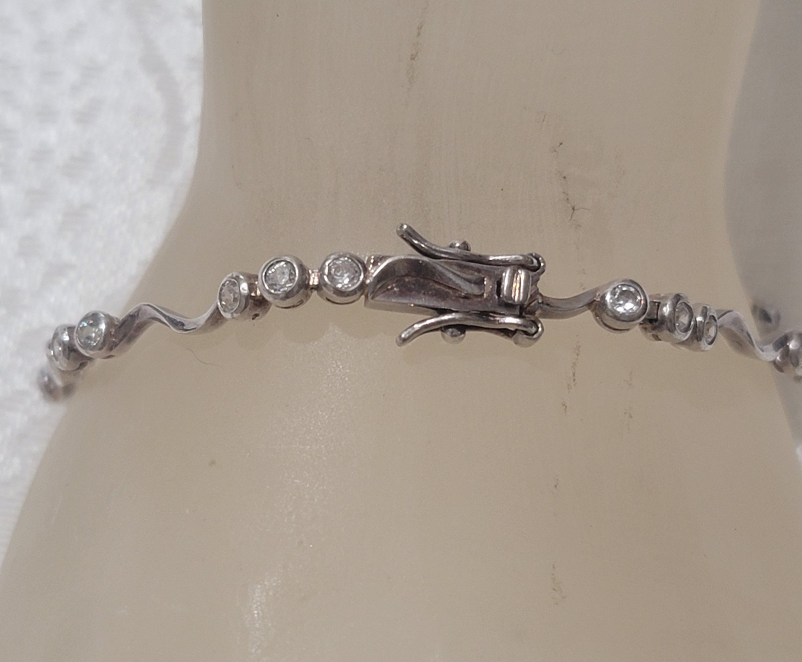 VINTAGE 925 SILVER MAKER MARK DBJ & TINY BRILLIANT CZ STONES 7″ TENNIS BRACELET