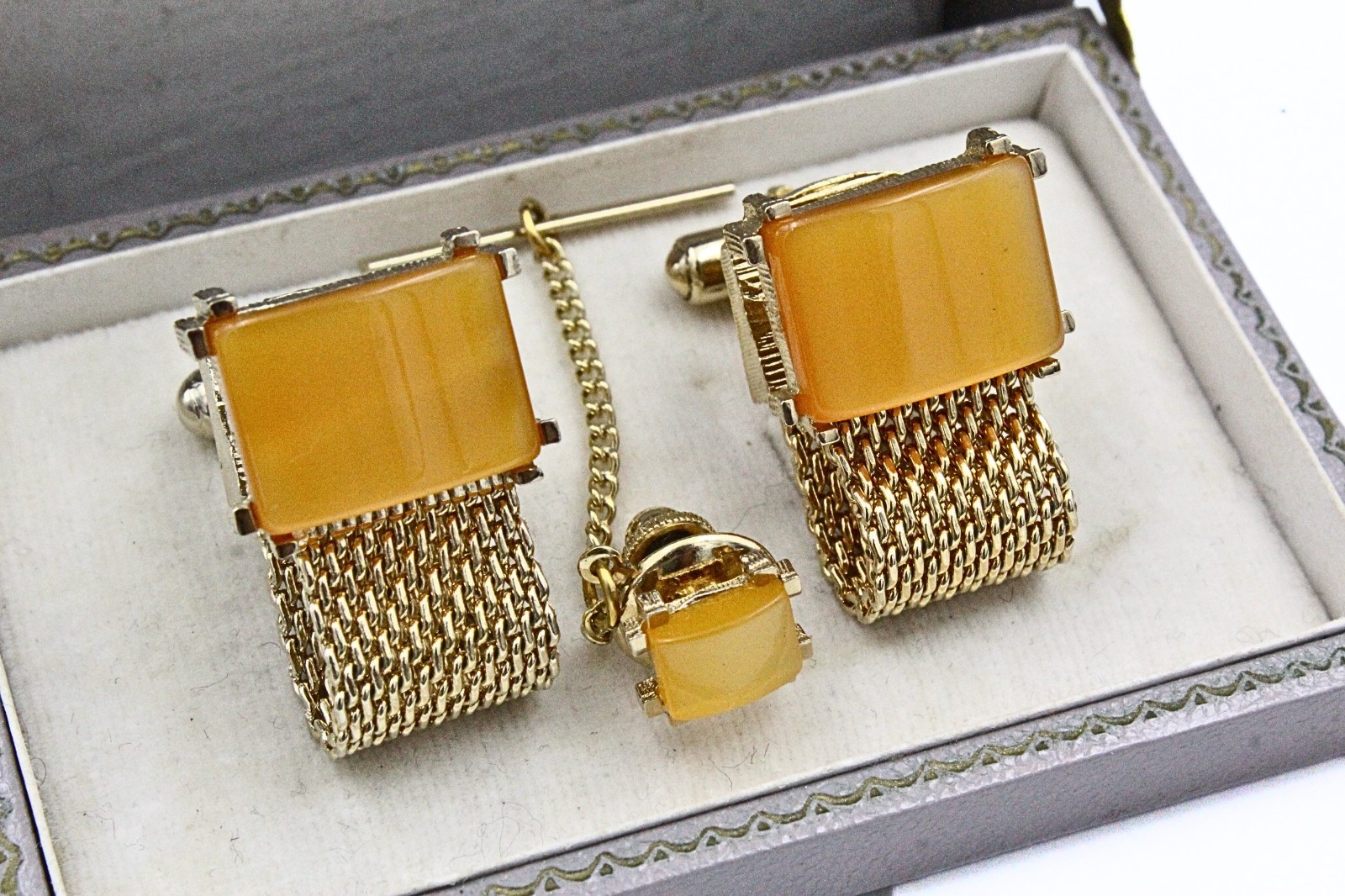 Swank Designer Signed Yellow Thermoset Gold Plate Mesh Cufflinks Tie Tac Set