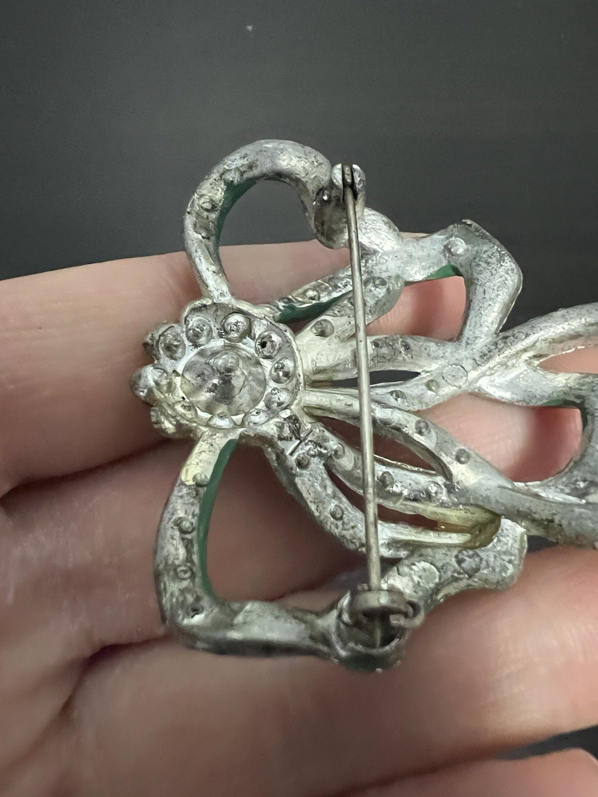 Vintage 1940’s Green Enamel Ribbon Bow Rhinestone Brooch Silver Tone Nice!