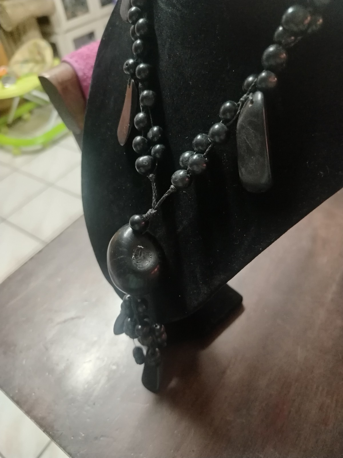 VTG BLACK GLASS TEAR DROP PENDENT NECKLACE Vintage