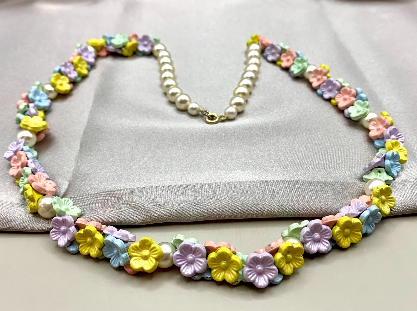 Vintage Celluloid Necklace Pastel Flower Daisy Beads and Faux Pearl 23″ Summer
