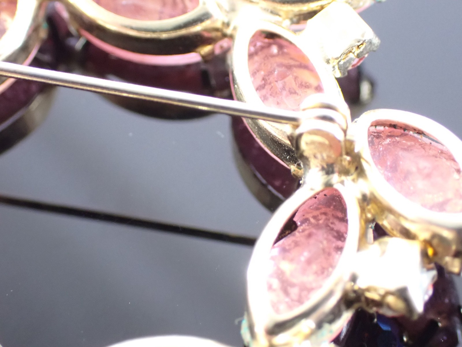 Vintage Pink Foiled Glass Wreath Brooch Gold Tone Rhinestones 2″