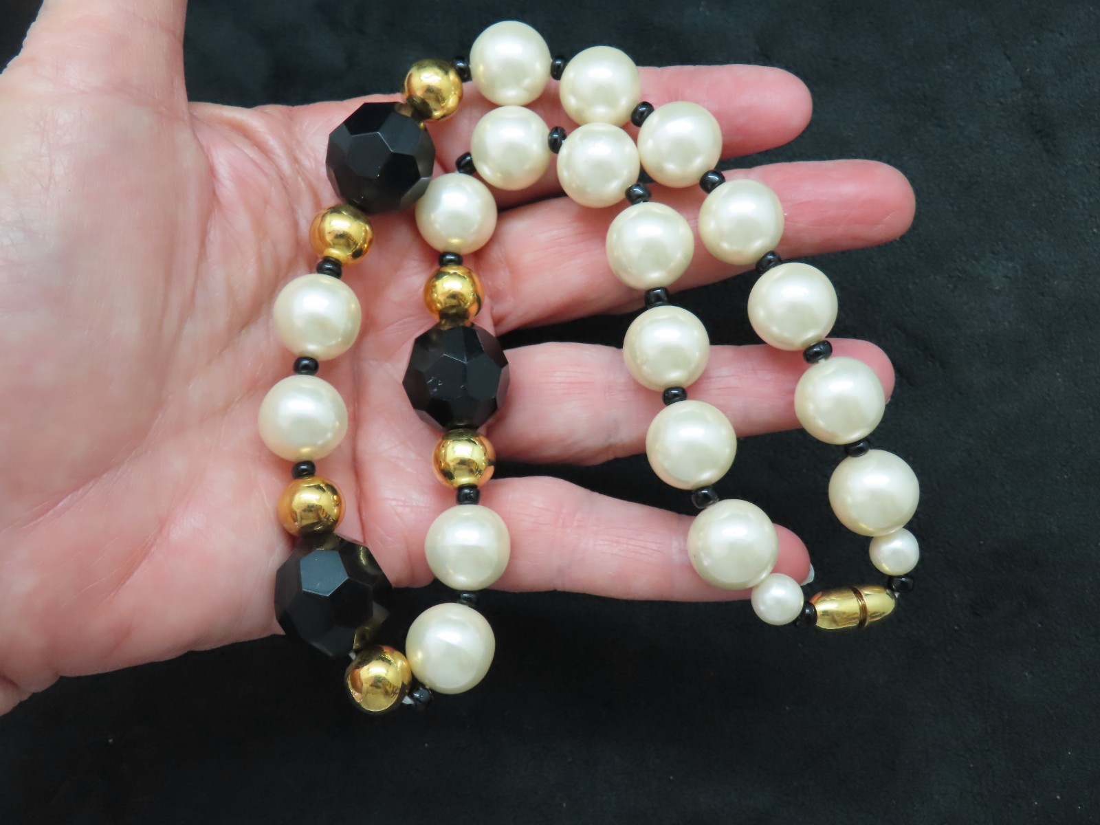 Vintage AVON 1986 “5th Avenue Necklace” Faux Pearl & Black Beads