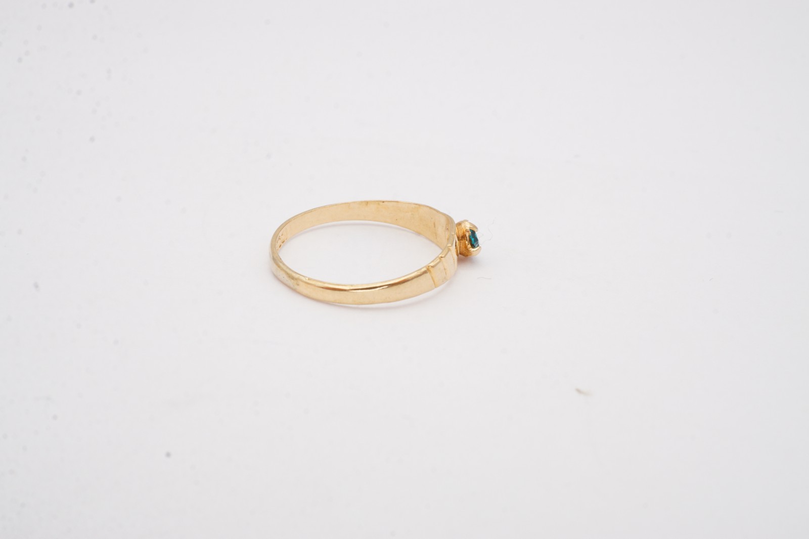 Vintage 10k Yellow Gold Green Glass Stone Childs Ring Size 2