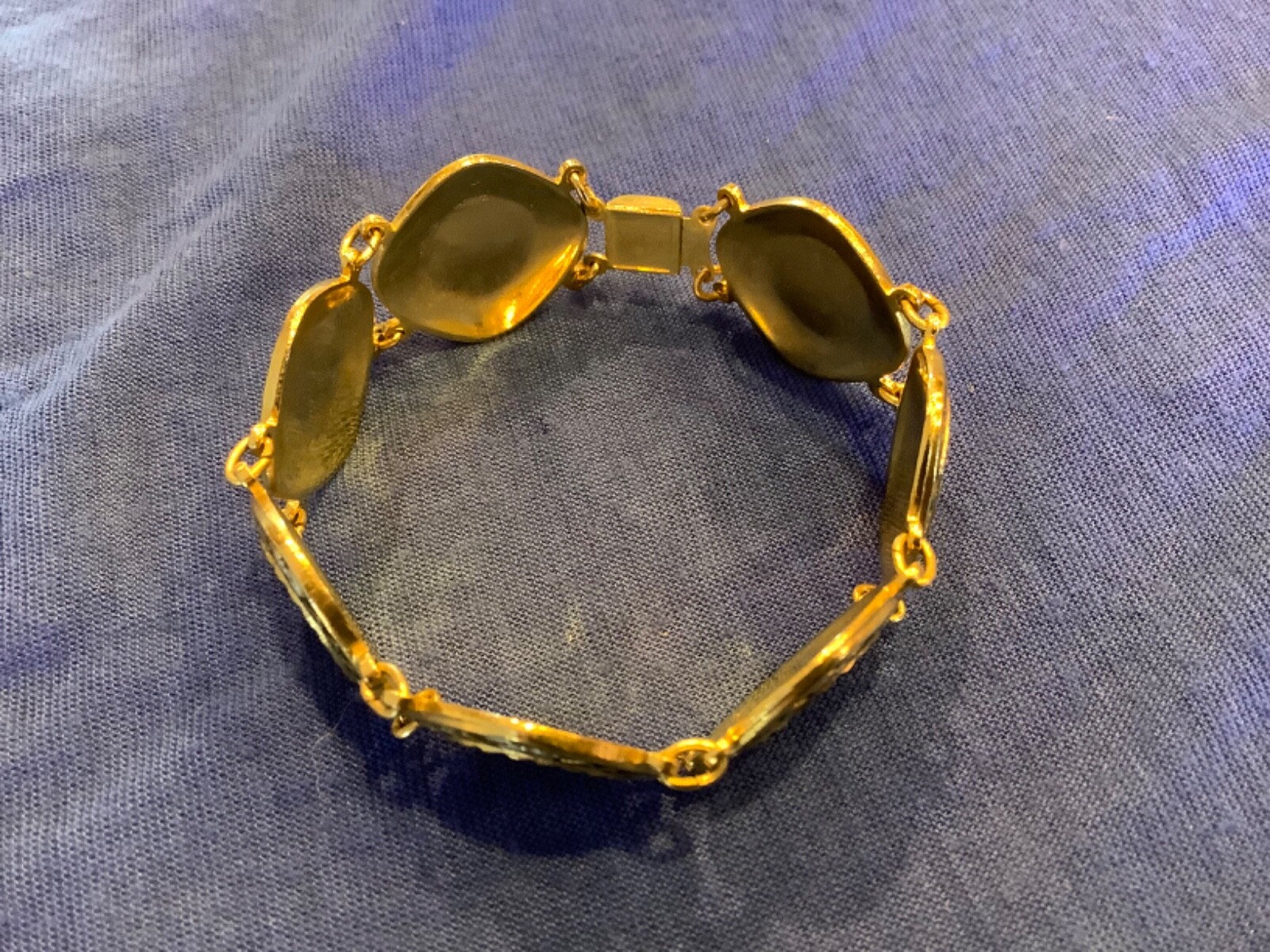 Vintage gold tone round coin chain link bracelet
