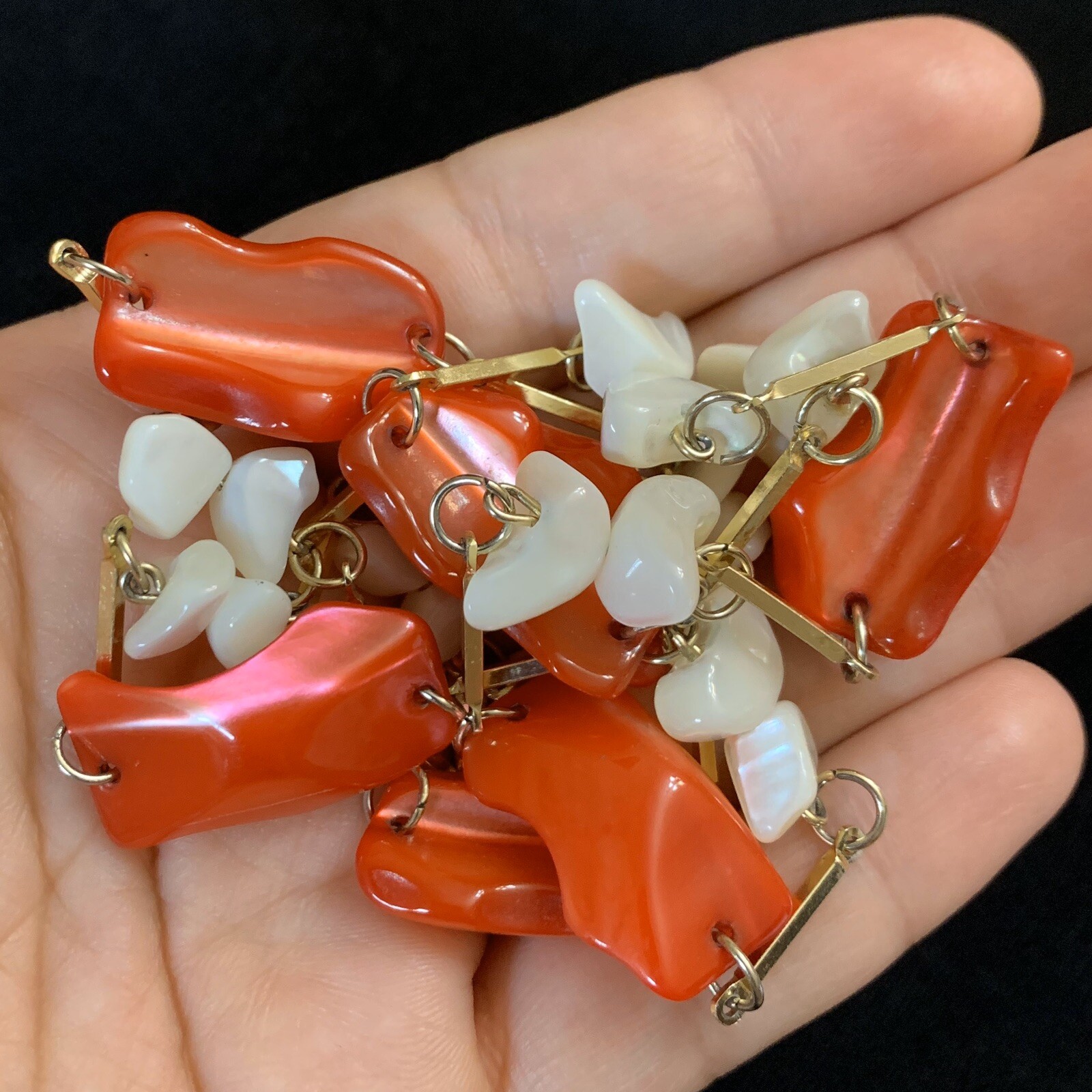 Vtg Red Mother Of Pearl MOP Shell Gold Tone Bar Link Necklace 26” Shell Station