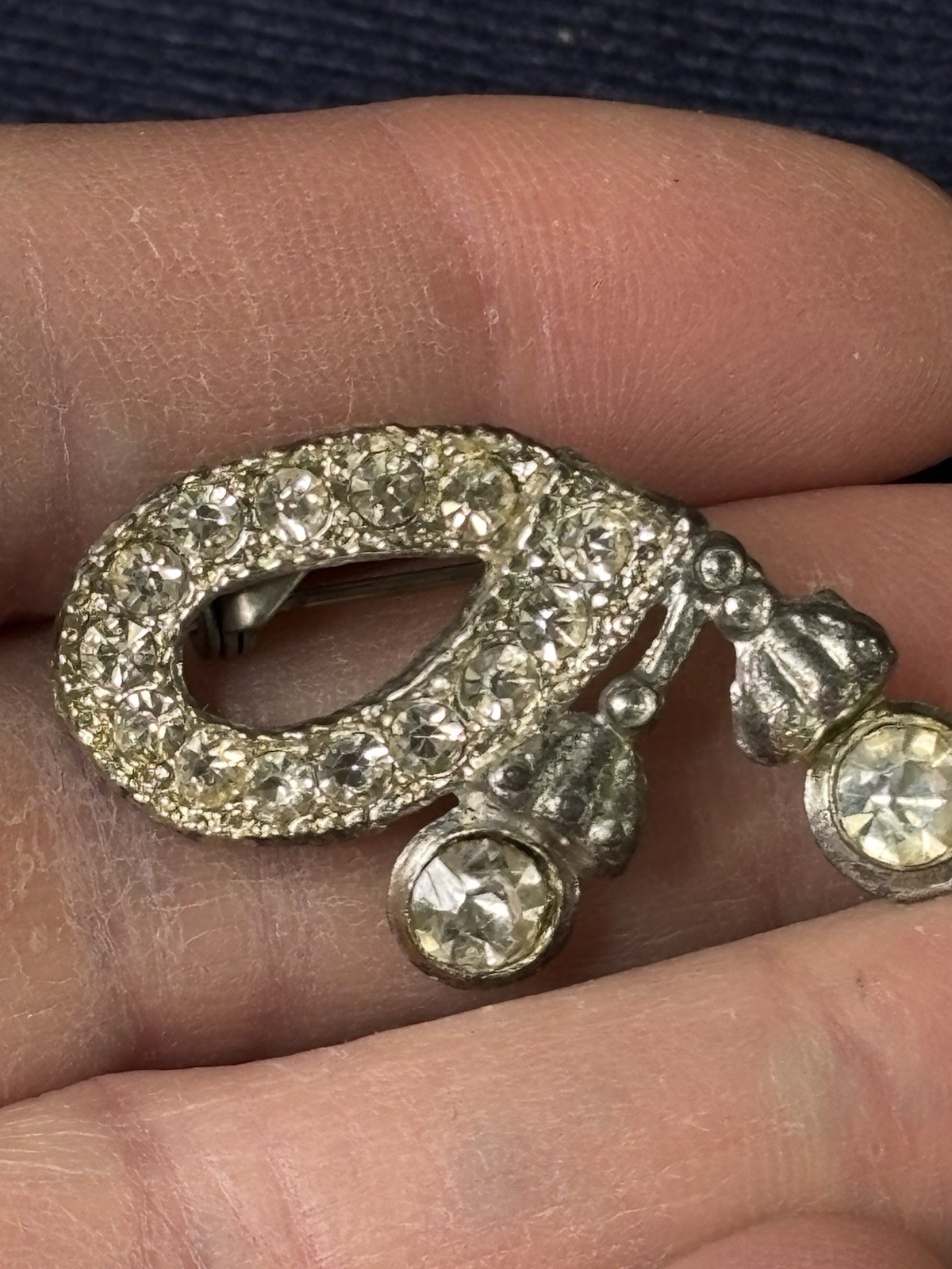 Vintage/Antique Brooch With Ribbon Design Lined With Clear Rhinestone Crystals