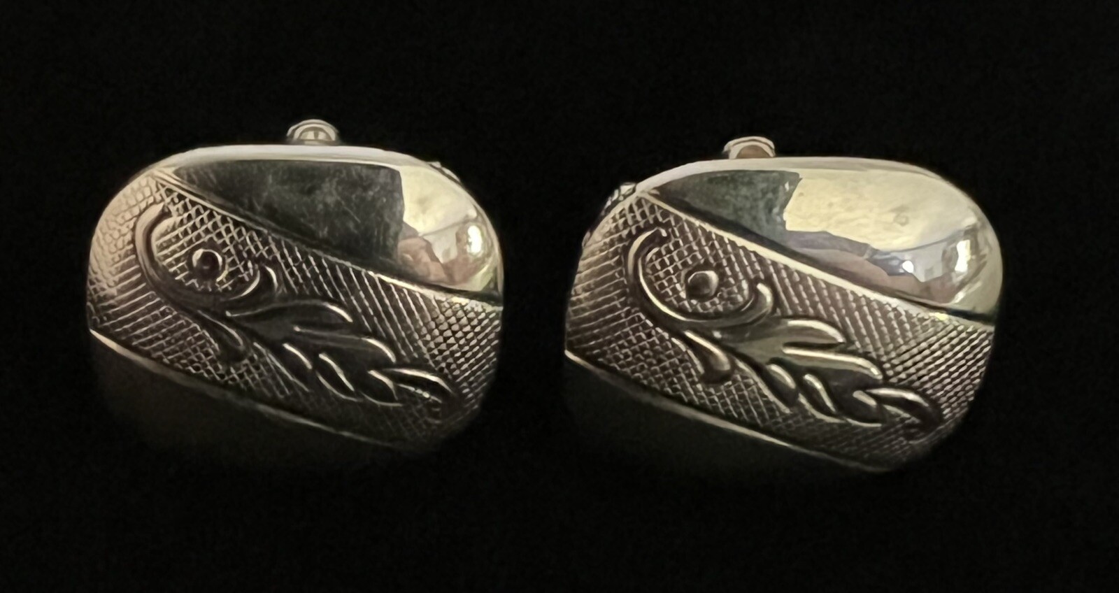 Vintage Goldtone Cuff Links With Matching Tie Clip Floral Engraved Centers
