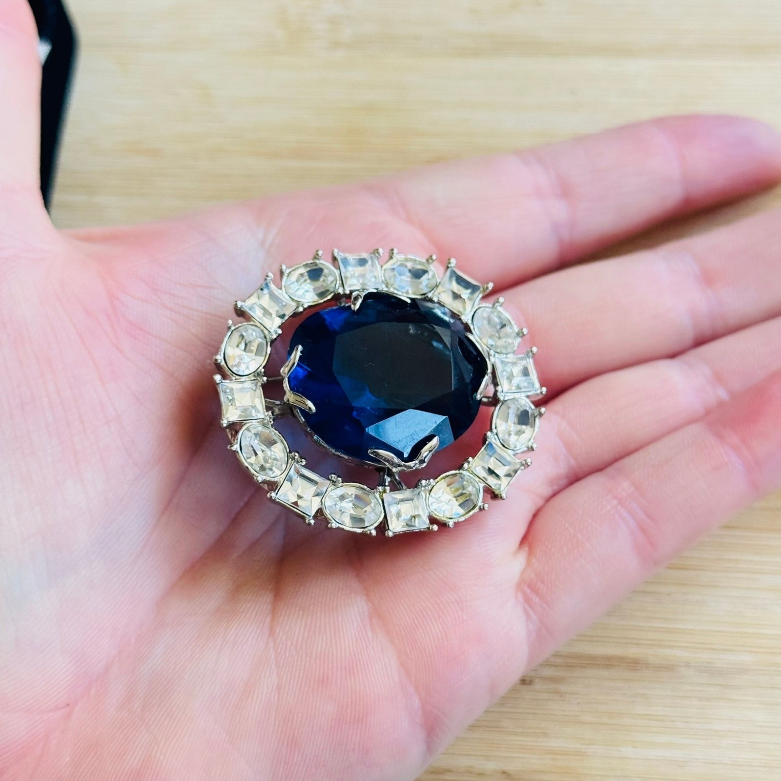 VTG Smithsonian Hope Diamond Replica Brooch Pin Pendant Glass Austrian Crystal