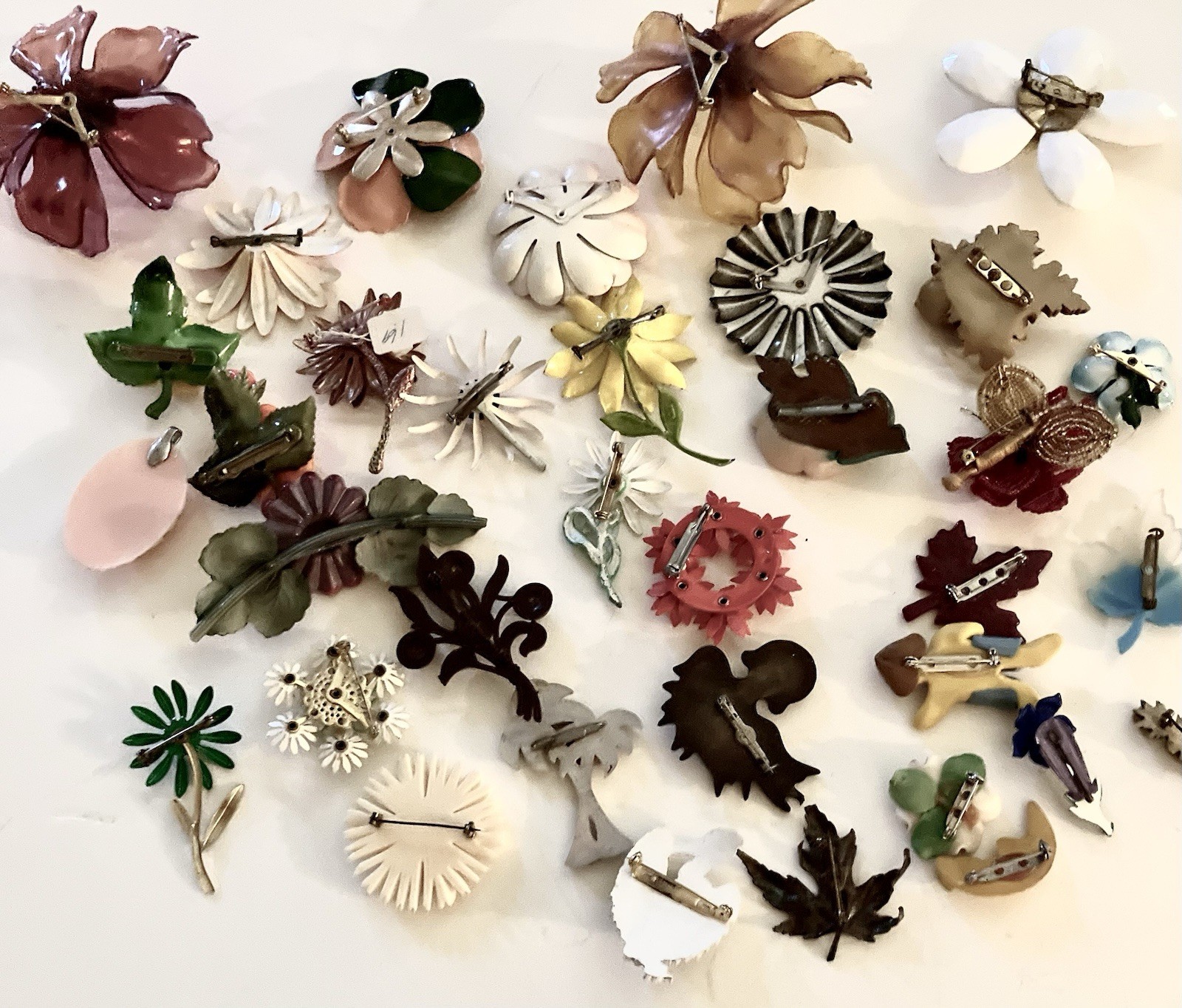 Huge Collection/Lot Vint-Retro Plastic Jewelry/Earrings/Pins/Single-Extra Pieces
