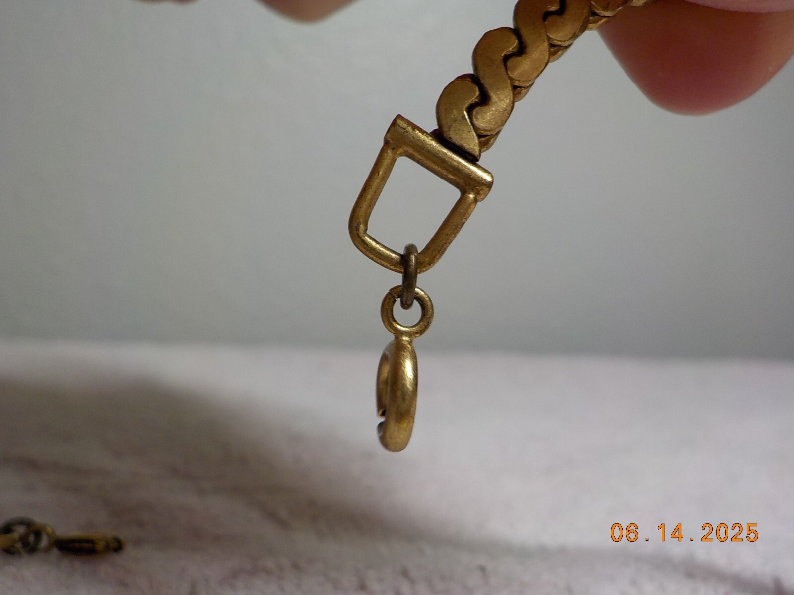 GOLDTONE FLAT S LINK CHAIN CHOKER W/LAYERED COIN DISK PENDANT & COIN ACCENTS