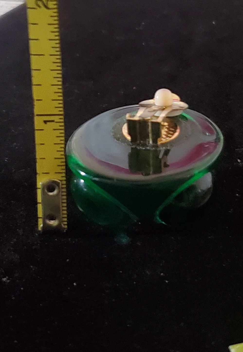 HUGE VTG 80S VOGUE STYLE GREEN ON GREEN EARRINGS CHUNKY MOGAL LUCITE CLIP-ON