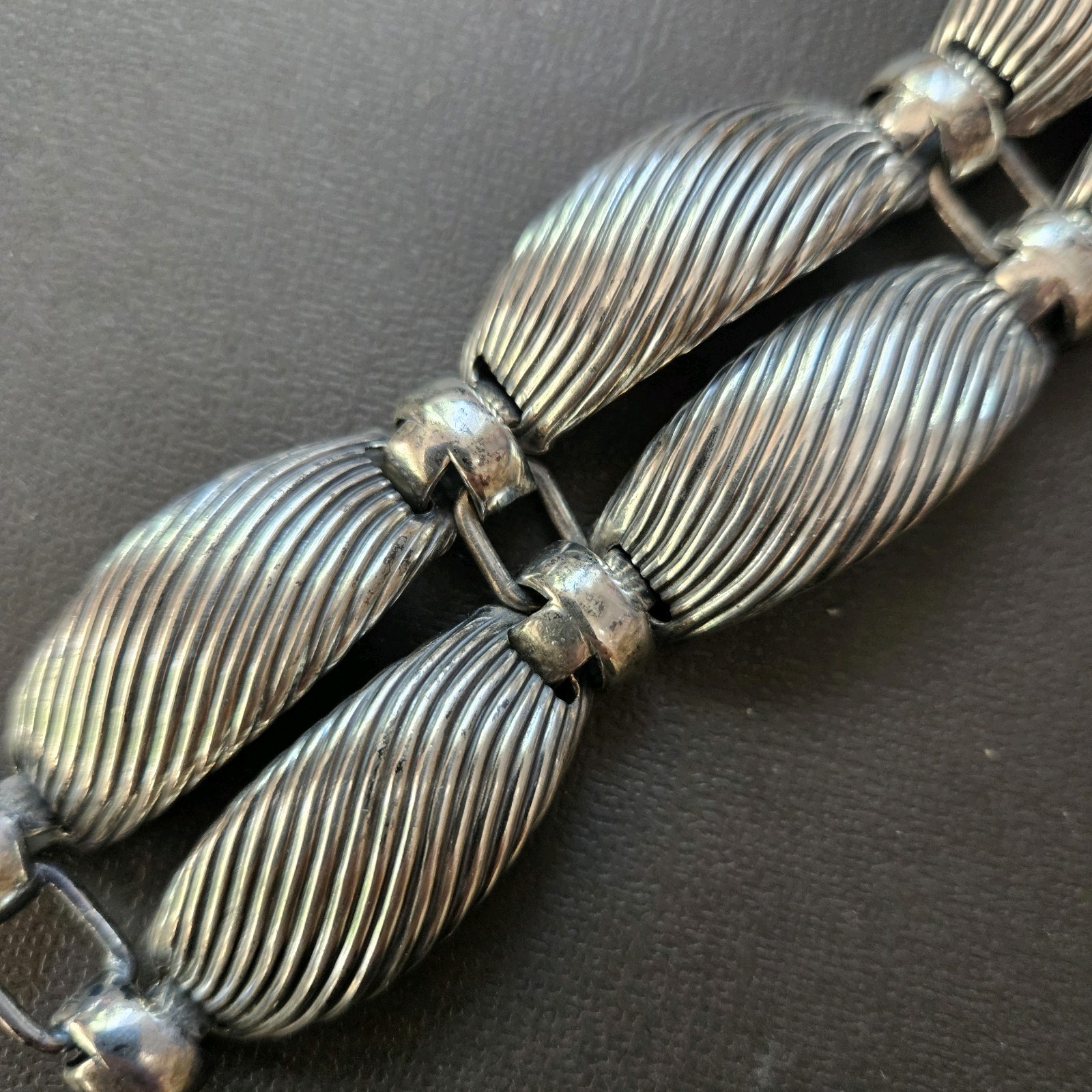 Napier Vintage Bracelet Textured Swirled Ribs Dbl Folded Panels Silverplated 7.5