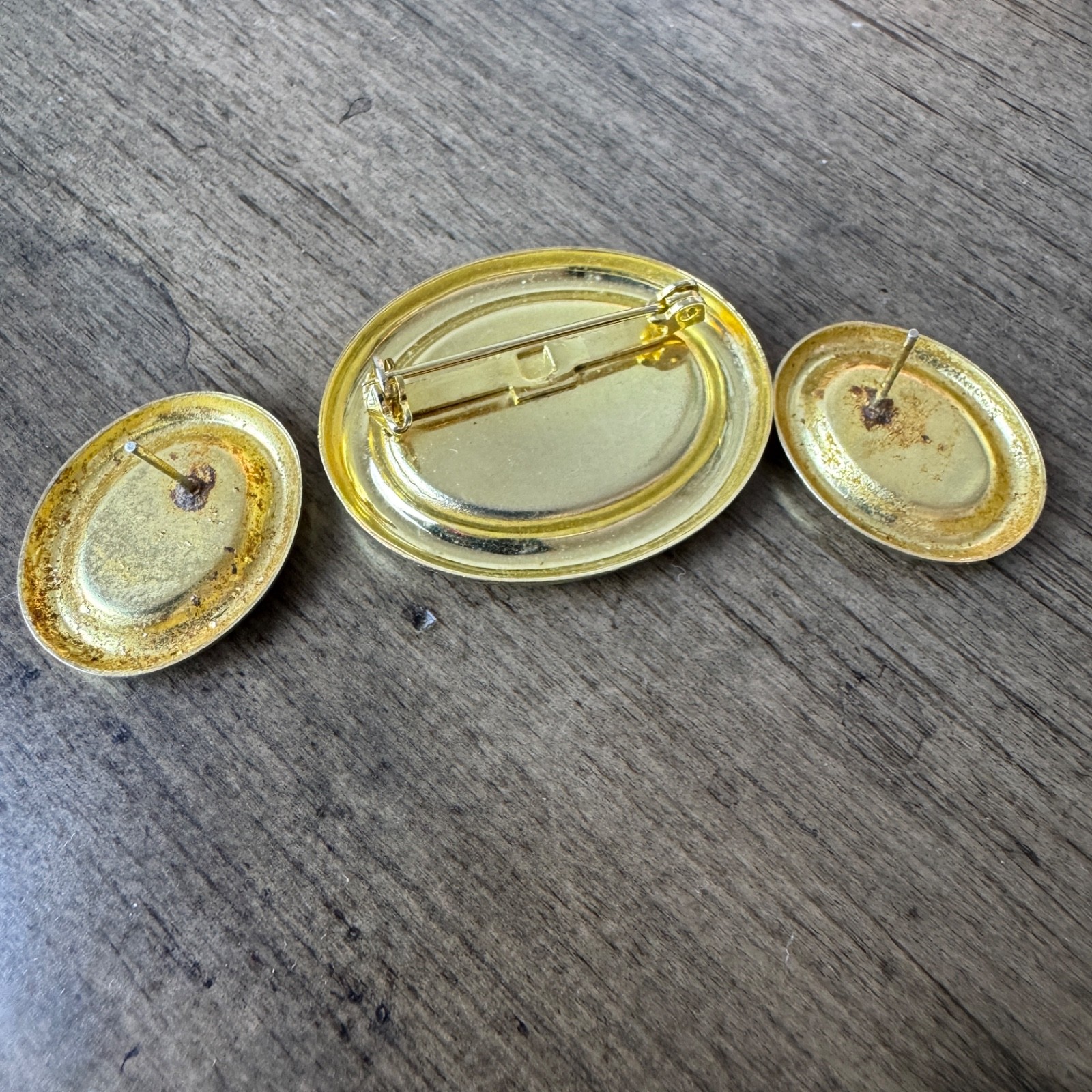 Vintage 1990’s Green Oval Stud Earrings and Brooch Set