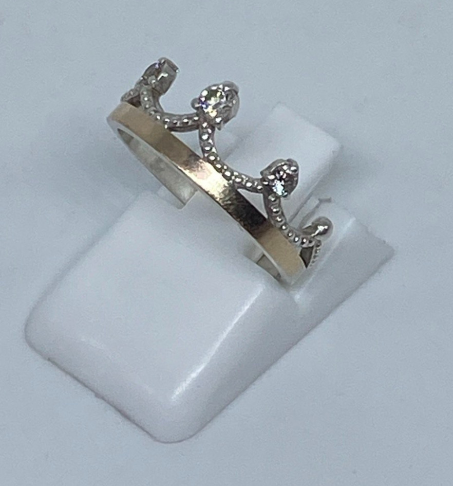 Vintage “Crown”Ring Sterling Silver 925 Gold 375 test .Size 4.75. Weight 1.52 g.