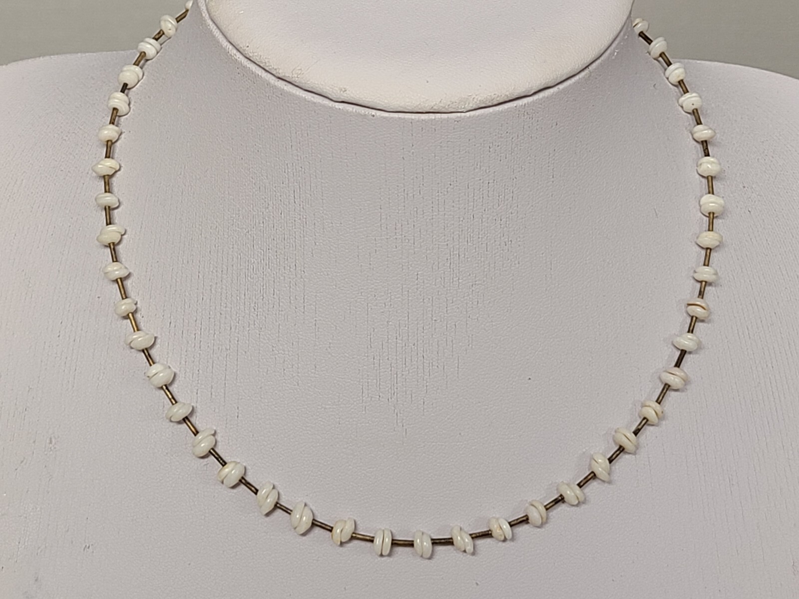 VTG 70s HAWAIIAN WHITE BOHO PUKA SHELL SURFER BEACH BEADED NECKLACE B2