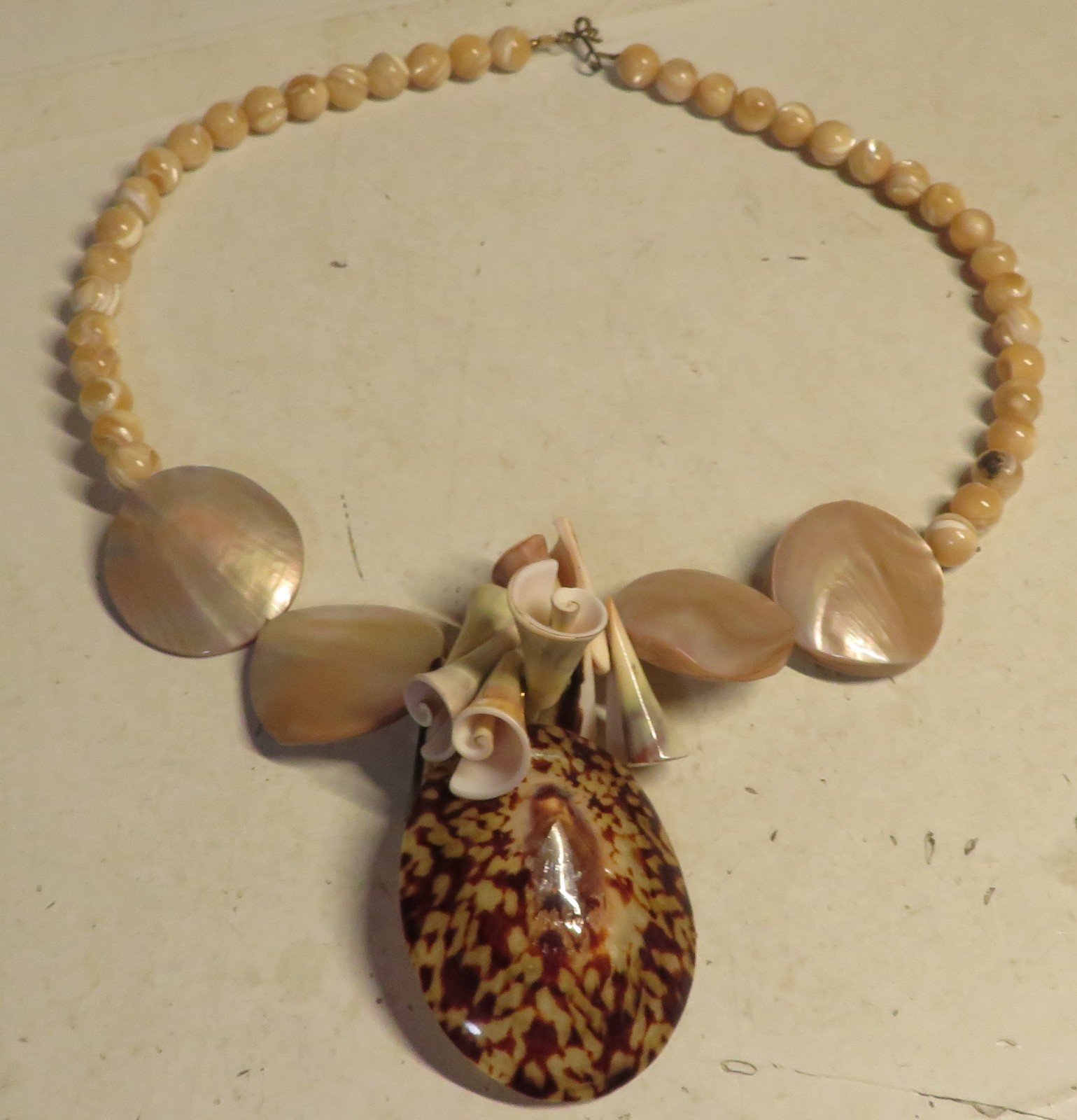 Vintage Sea Seashell Shell Pendant Necklace Handcrafted Beaded Brown Beige 20″