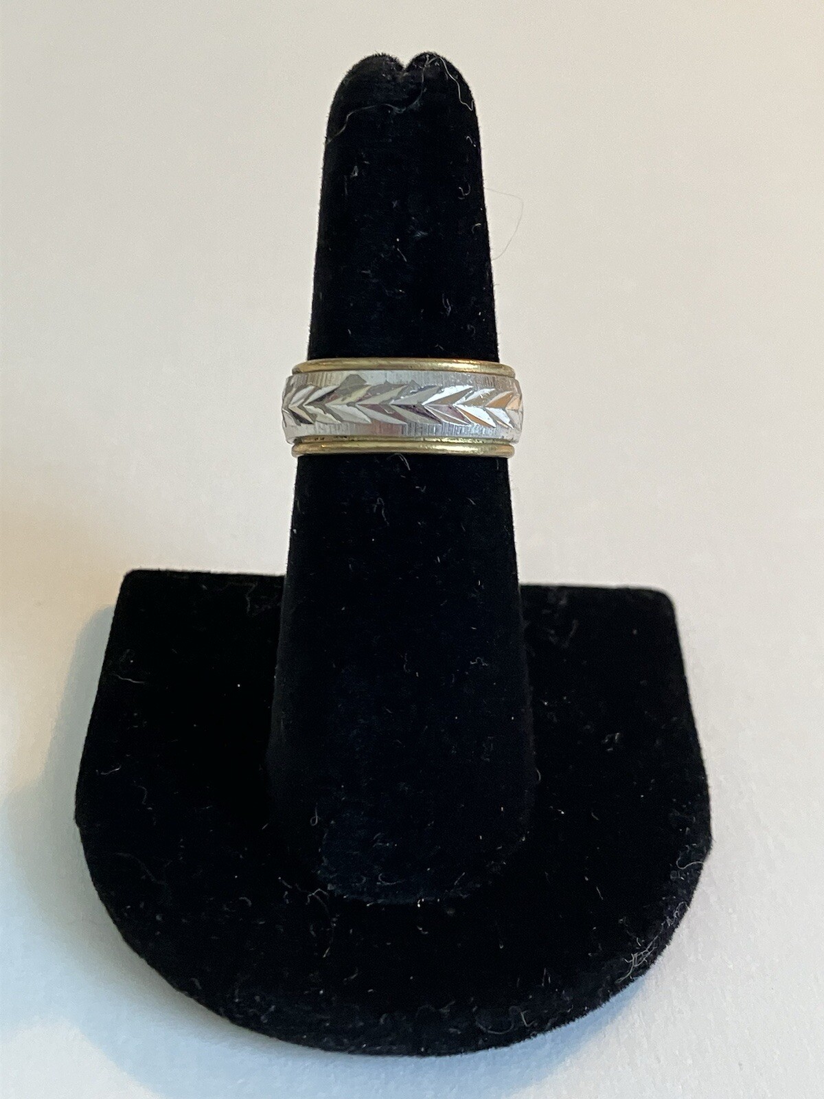 Vintage 18k HGE Stamped Gold Plated Band Ring Sz 6 3/4” Silver Tone Design