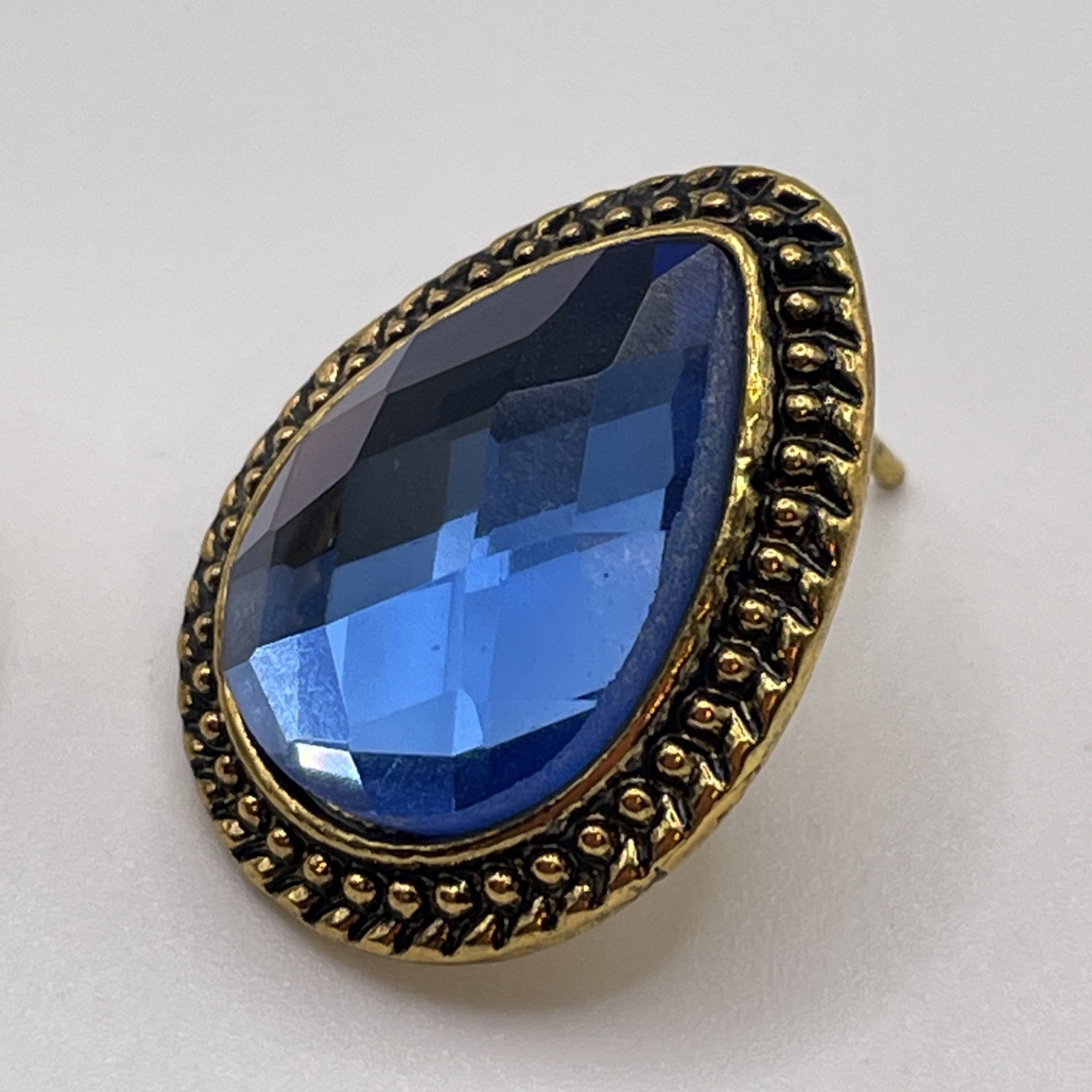 Earrings Vintage Blue Tear Drop Glass Gem Metal Gold Tone Pierced Stud Jewelry