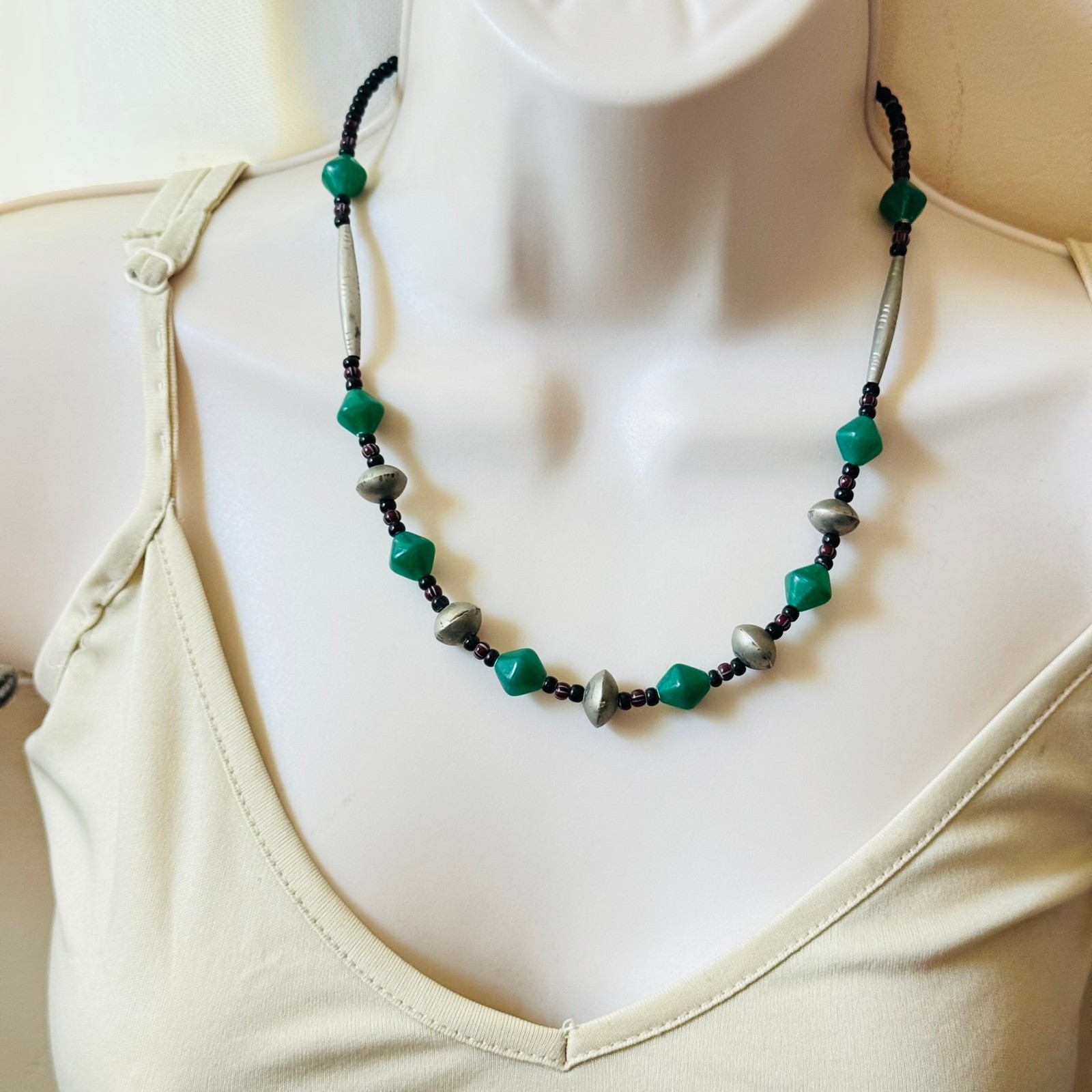Vtg Green Glass Bicone Beaded Necklace Retro 70s Southwestern Style Chevron 19″