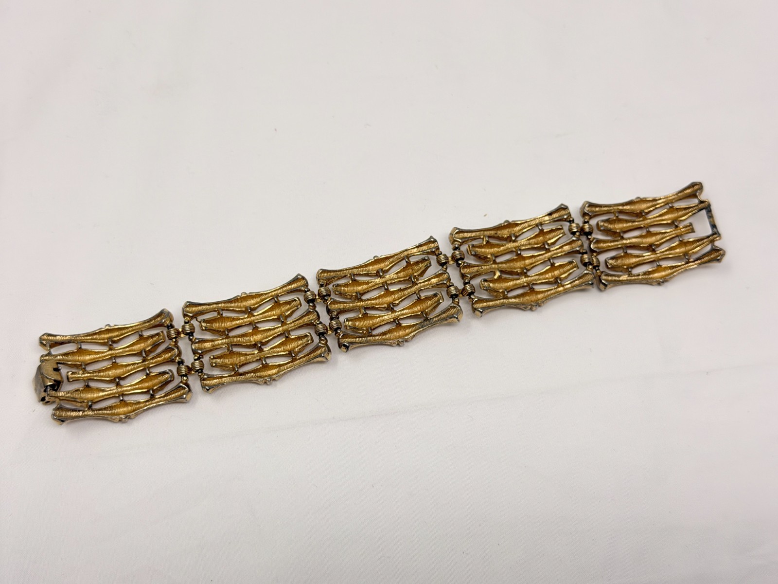 Vintage Emmons Gold Tone 1″ Wide Bamboo Panel Link 7″ Bracelet