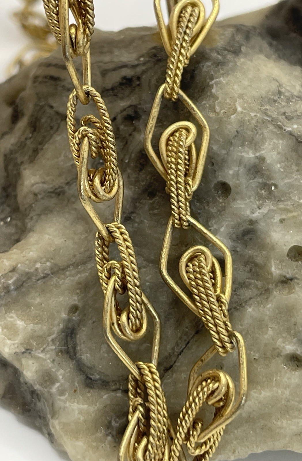 Vintage Gold Tone Choker Necklace 16” Geometric Rope Link