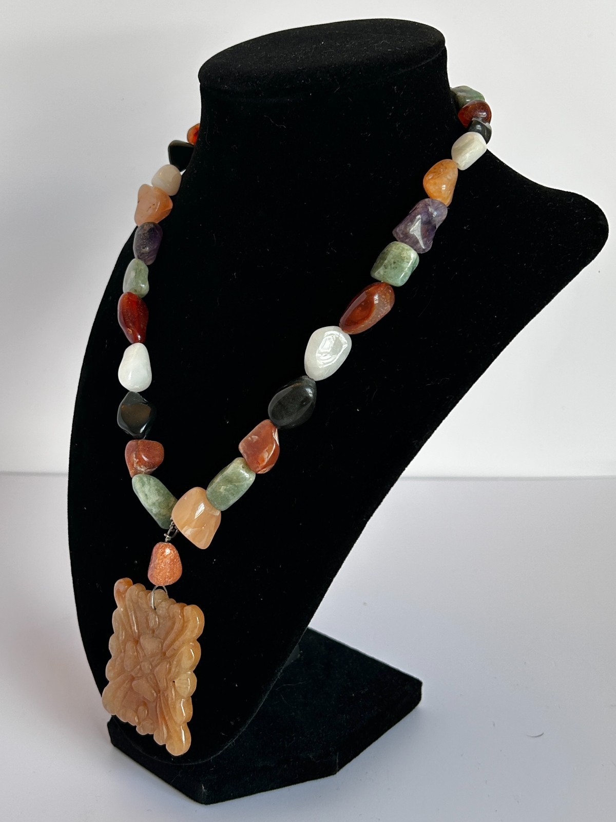 Vintage Multicolor Stone Necklace Carved Pendant Agate Jasper Quartz 18”