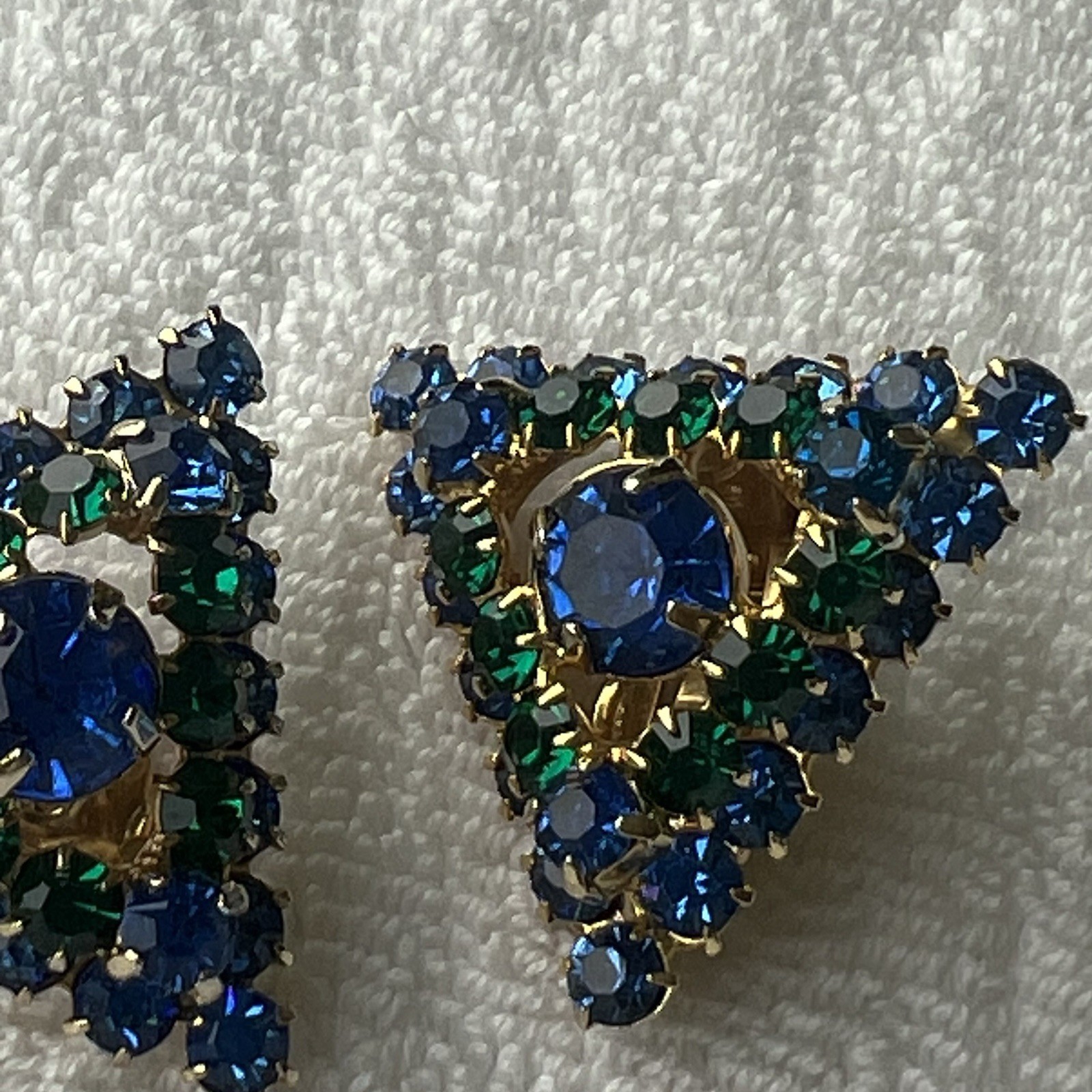Vivid & Fancy Blue Green Rhinestones Clip On Earrings In Triangles