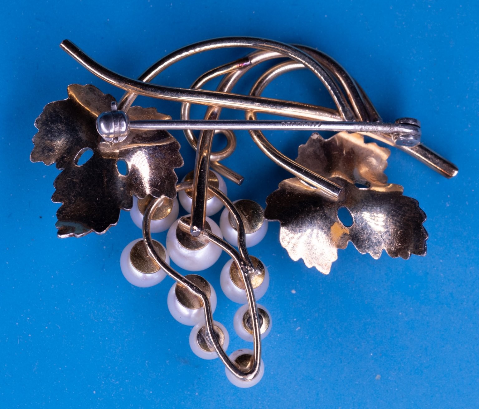 Vintage Grape Cluster Brooch Pin Gold Tone Pearl Leaves 2.25″ Botanical Jewelry