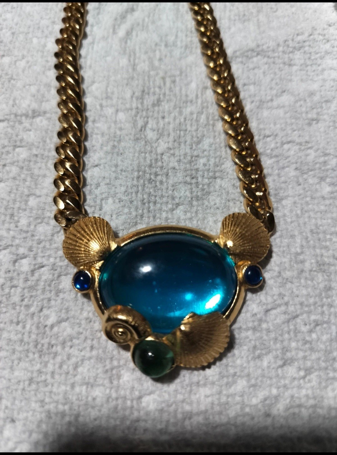 Trifari Signed Gold Tone Curb Link Chain Necklace Blue Oval Glass Pendant