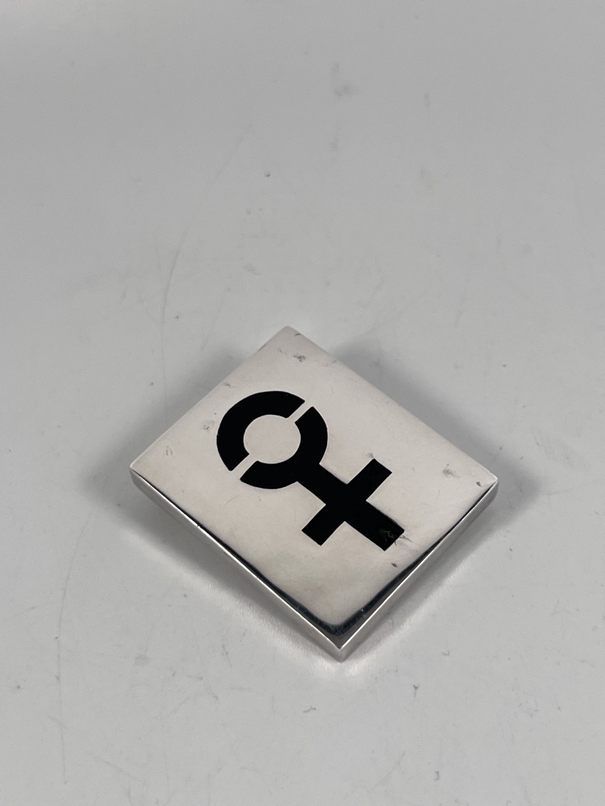 VINTAGE FORBES STERLING SILVER BLACK ENAMEL FEMALE SYMBOL MODERNIST PIN BROOCH
