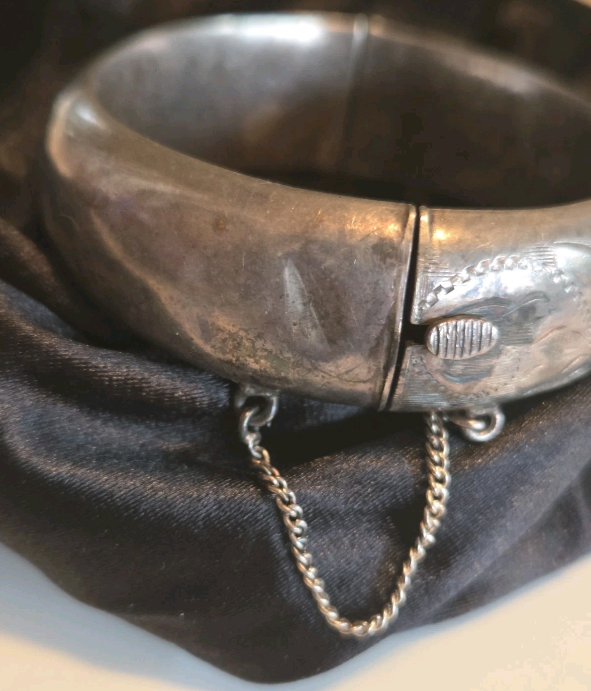 Vintage Circa 1920 Sterling Silver Hinged Bangle Bracelet w/ Safety Chain 1.02oz