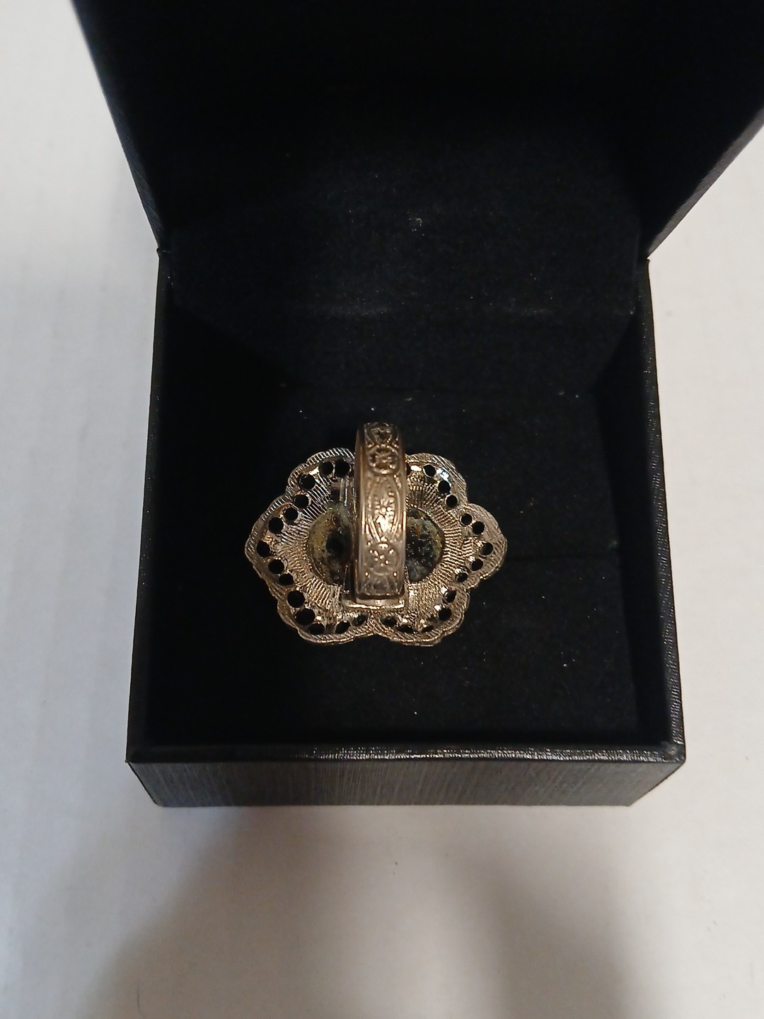 Vintage Silver Tone Victorian Filigree With Black & White Cameo Adjustable Ring