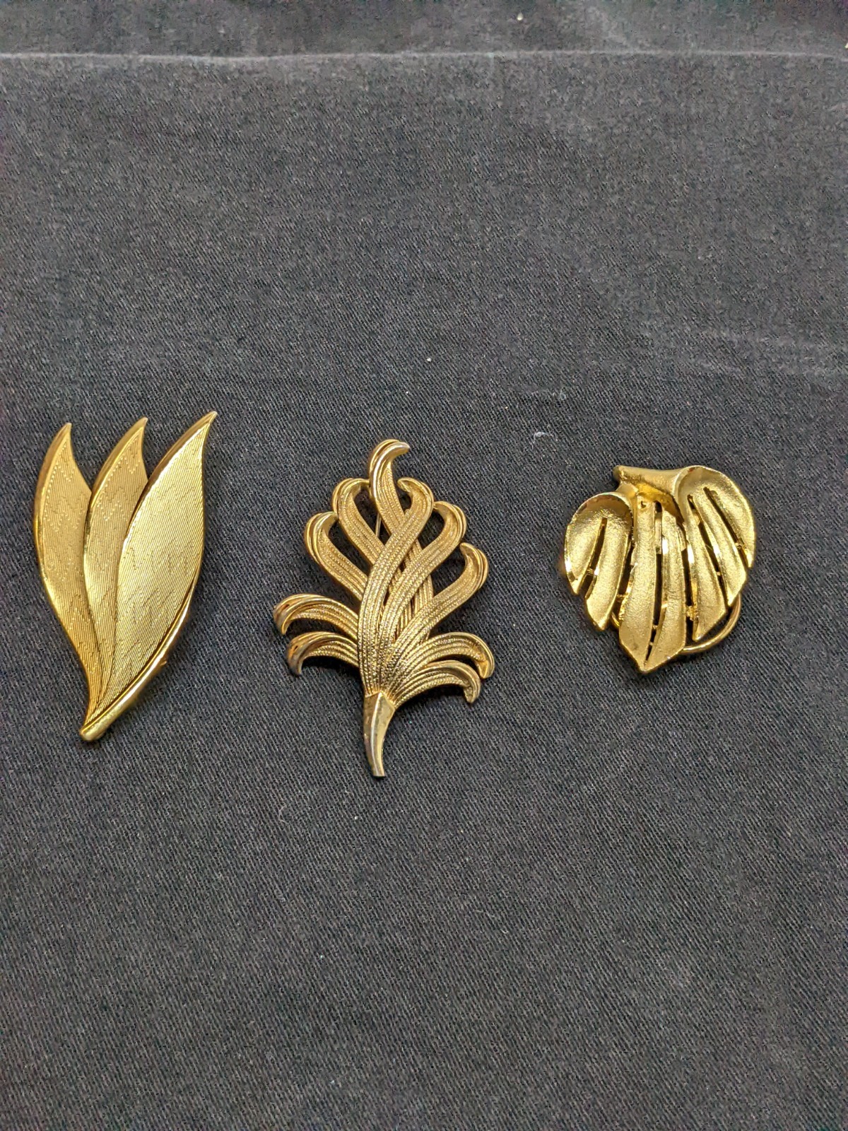 Vintage Lot of Leaf Broochs Gold Tone Pin Signed Lisa Estate Find Nature Trees