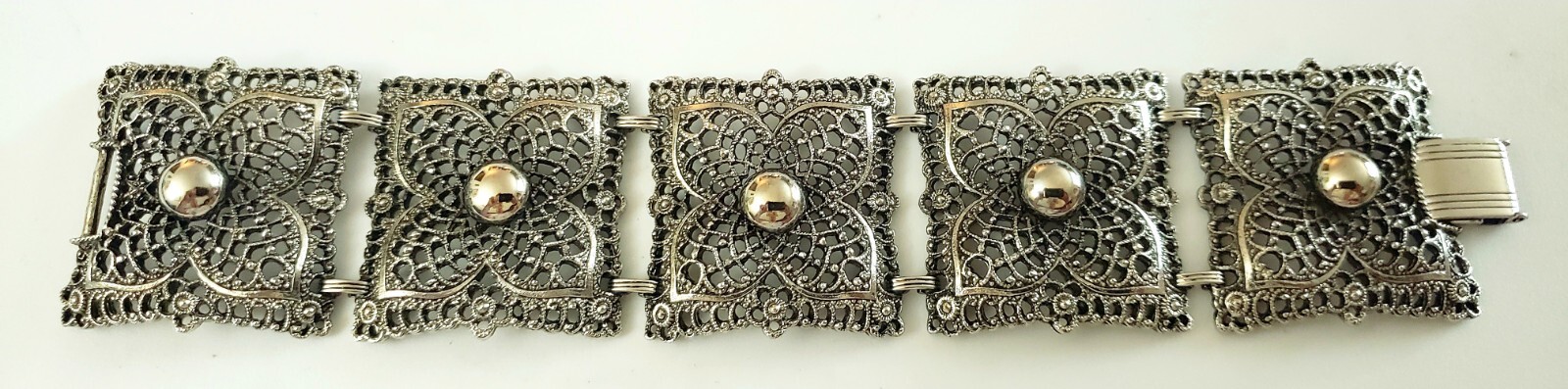 Vintage Pewter Tone Or Antiqued Silver Tone Flower 8 x 1 1/2″ Panel Bracelet