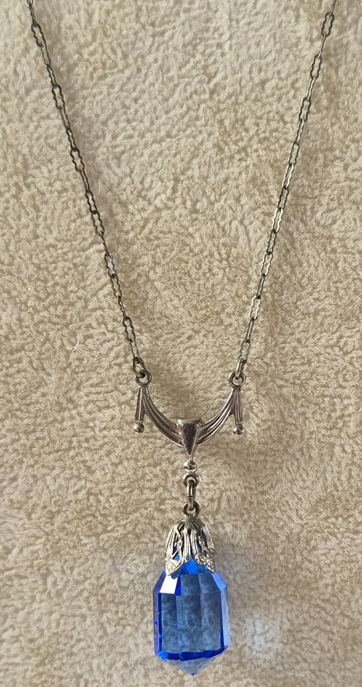 Necklace Art Deco Blue Crystal Sphere Faceted Shape Silver Tone Chain 15.75″