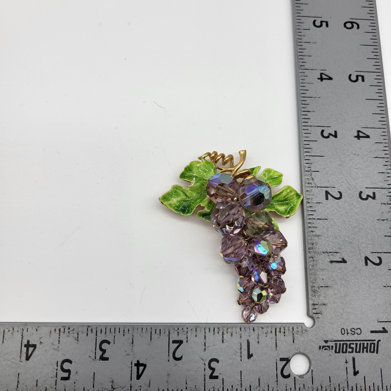 Lovely vintage Purple Crystal grape cluster dangle brooch enamel leaves cracked