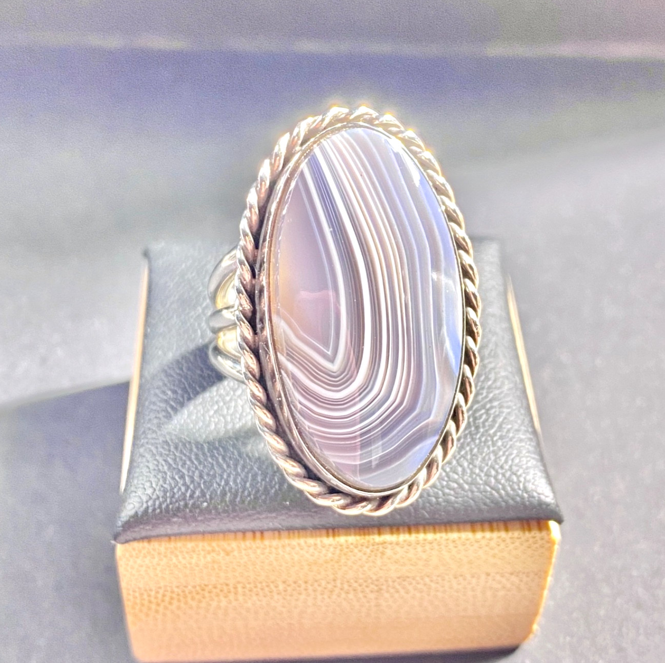 Vintage Sterling 19×27 mm Gray Blue and White Banded Agate Ring Size 7 3/4