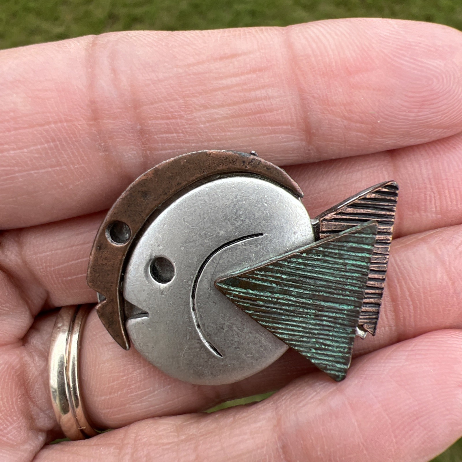 VTG Liz Claiborne LCI Mixed Metal Mother Earth Fish Brooch Pin Lot Of 2