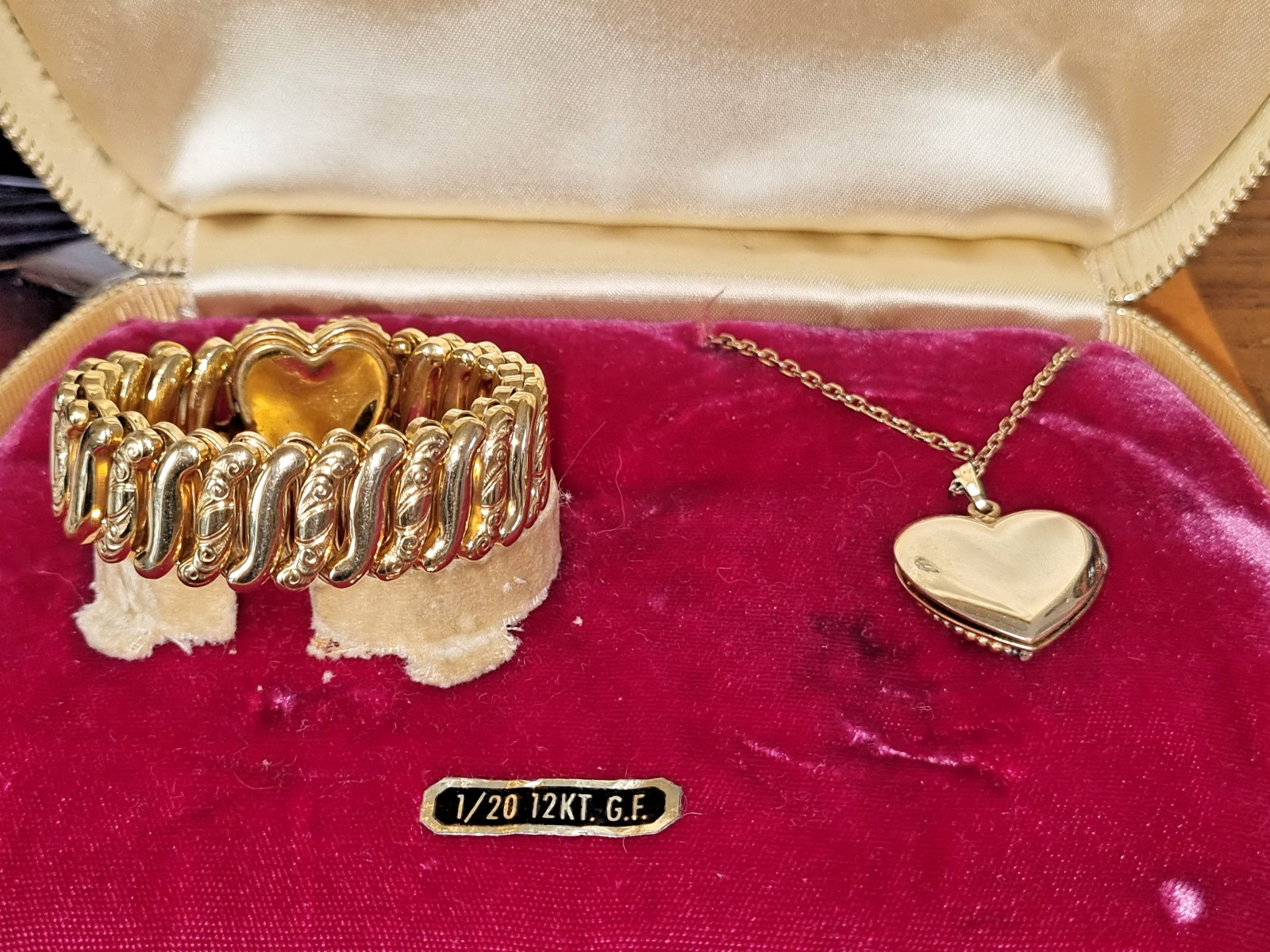 Vintage 12k Gold Fill Onyx Heart Expansion Bracelet Locket Set USA made Video