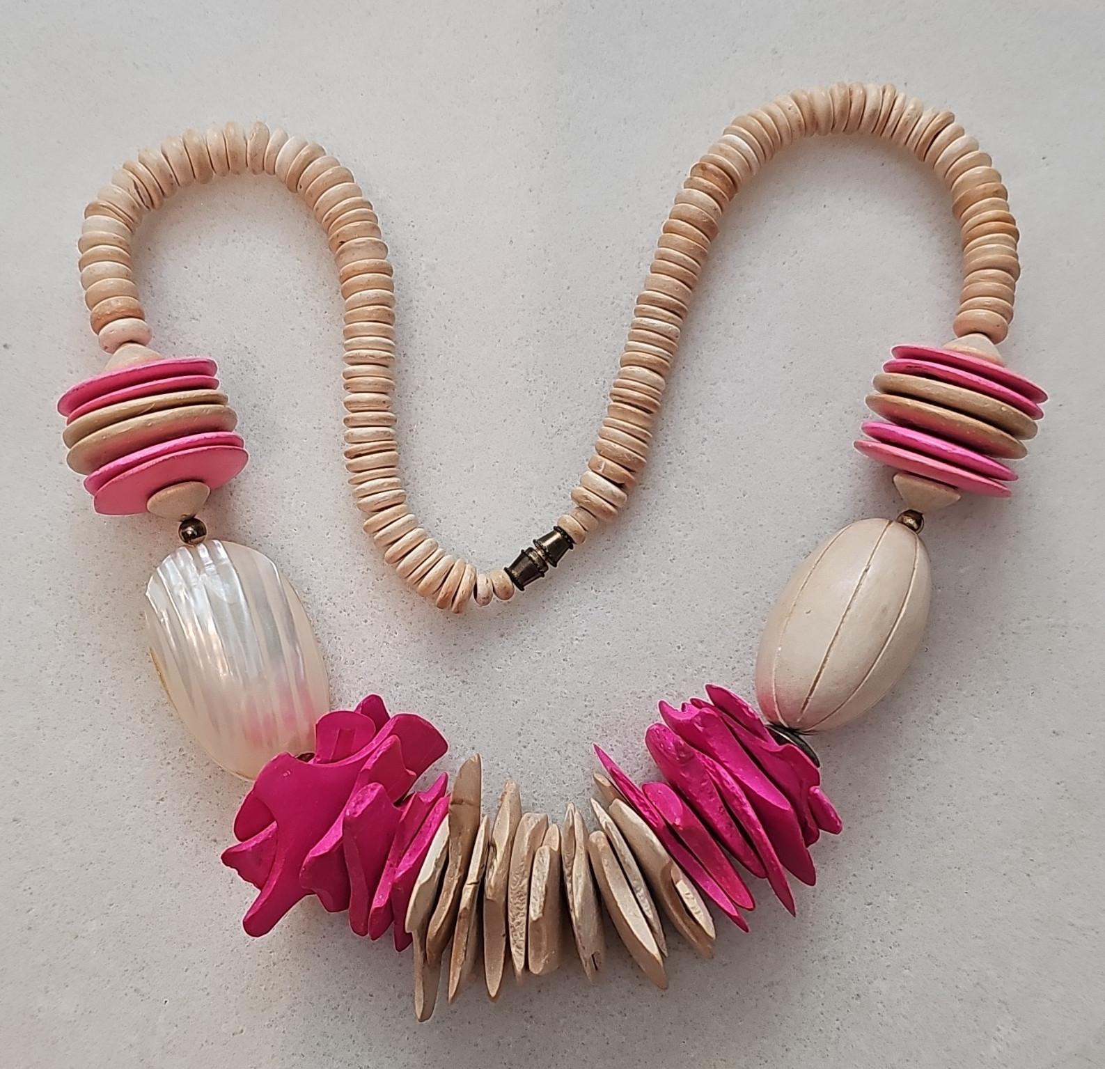 Pink Beige White Shell Beaded Statement Necklace Oval Shell Ball/Bead 19-24″