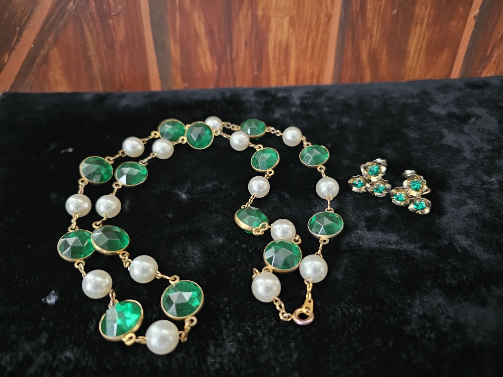 Vtg Green Acrylic Bezel Set Crystal Faux Pearl Goldtone Necklace Screwback Ear